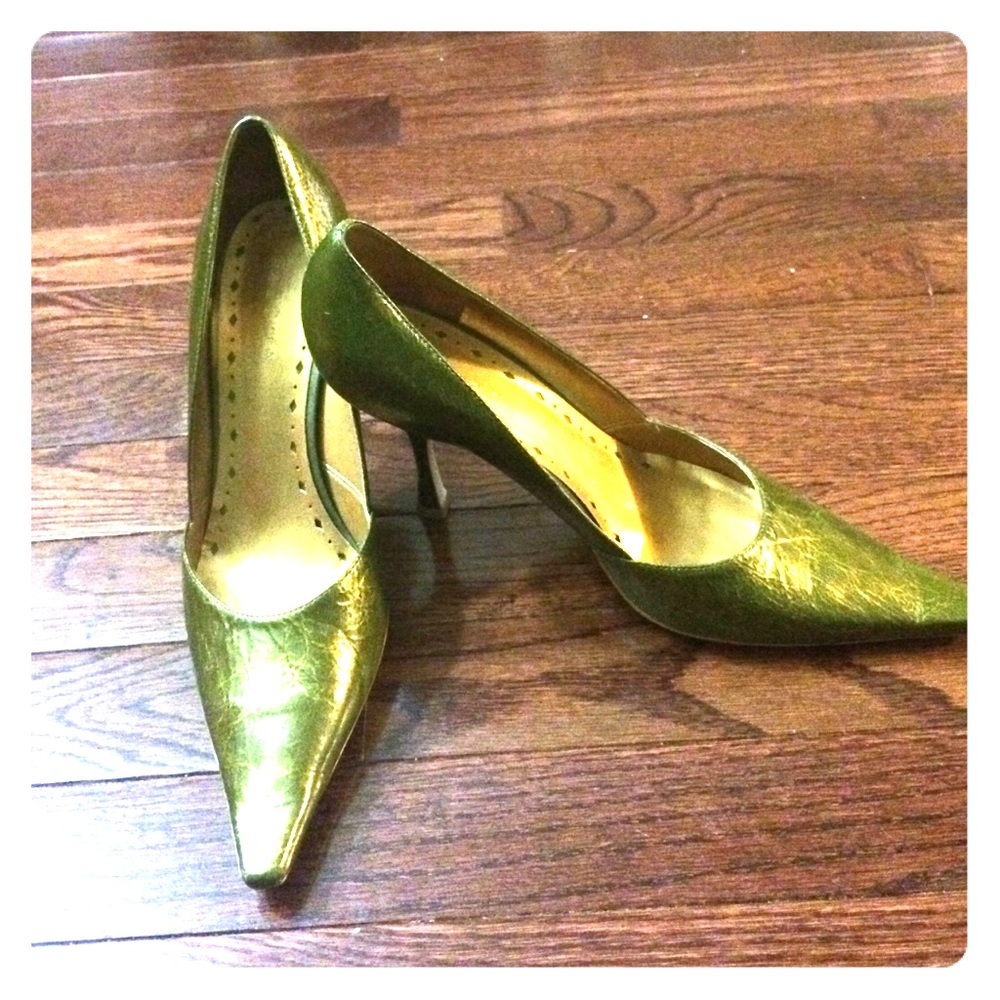 Cute green heels!